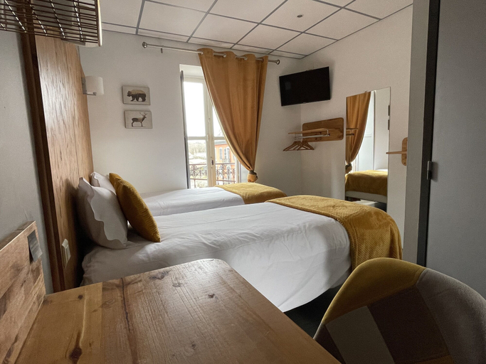 Bedroom 4, Le Central Hôtel Bar, Pyrénées-Atlantiques