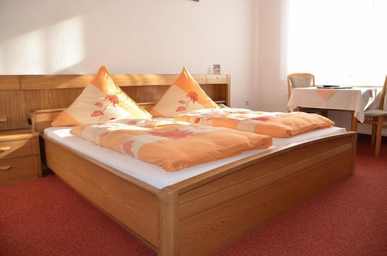 Bedroom 4, Hotel Rummeni, Leer