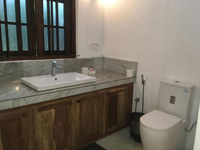 Bathroom, Whispering House, Tangalle