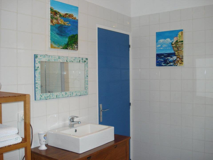 Bathroom 5, Le Blacas, Alpes-de-Haute-Provence