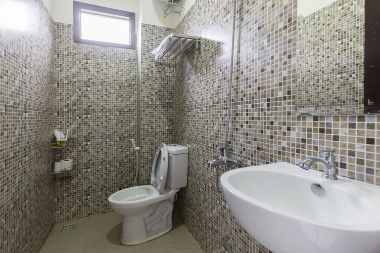 Bathroom 2, New Destination Hoi An Homestay, Da Nang