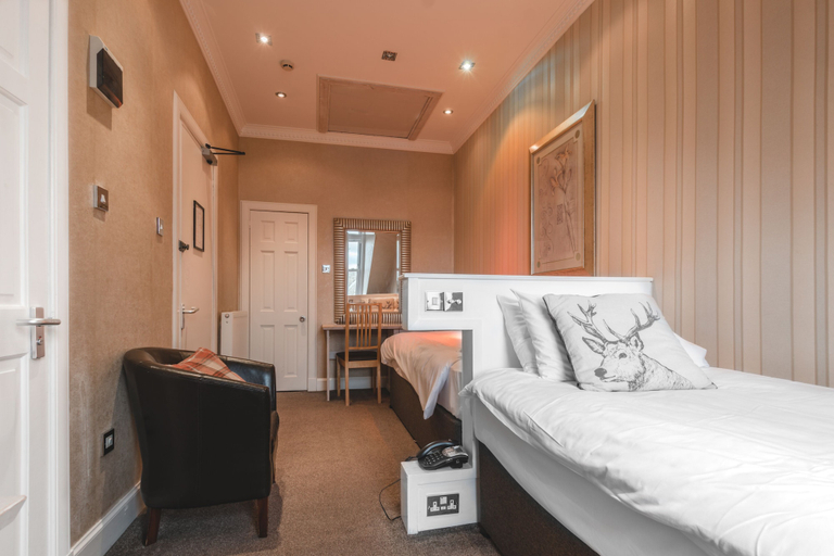 Bedroom 4, Hotel Ceilidh-donia, Edinburgh