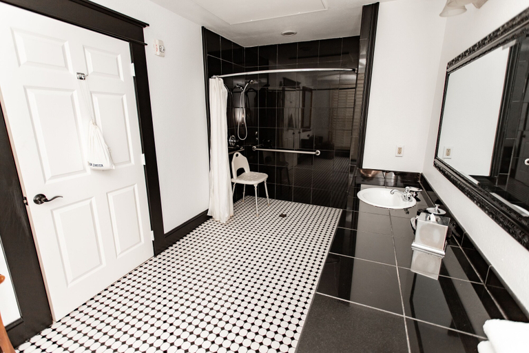 Bathroom 5, The Grand Hotel, Collin