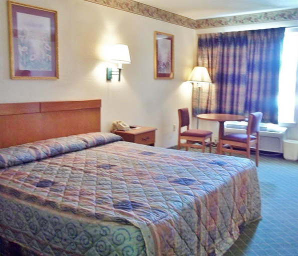 Bedroom 2, Americas Best Inn Brinkley, Monroe