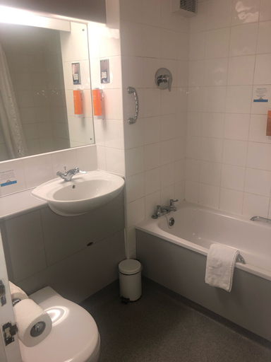 Bathroom 4, Days Inn by Wyndham Fleet M3, Hampshire