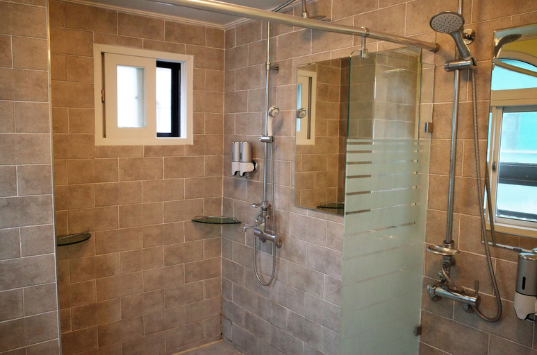 Bathroom 5, YaKorea Hostel Gangnam, Gangnam