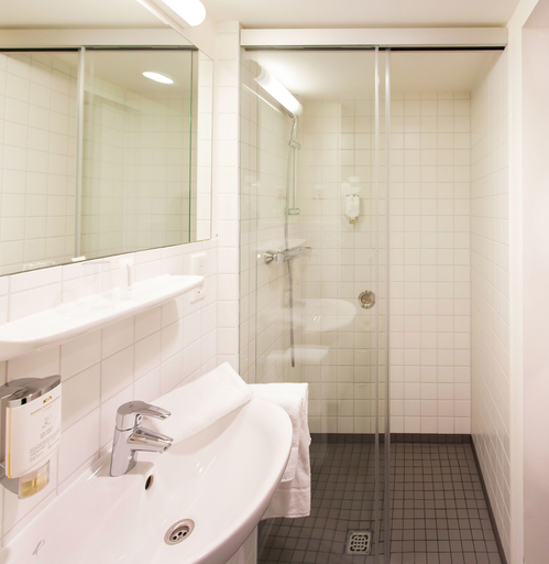Bathroom 4, Stadthotel am Römerturm, Köln