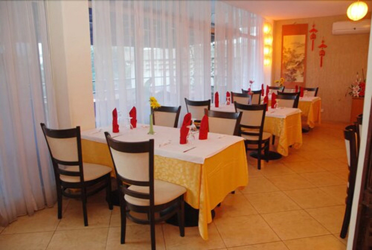 Food & Drinks 4, Robinhood Inn, Accra