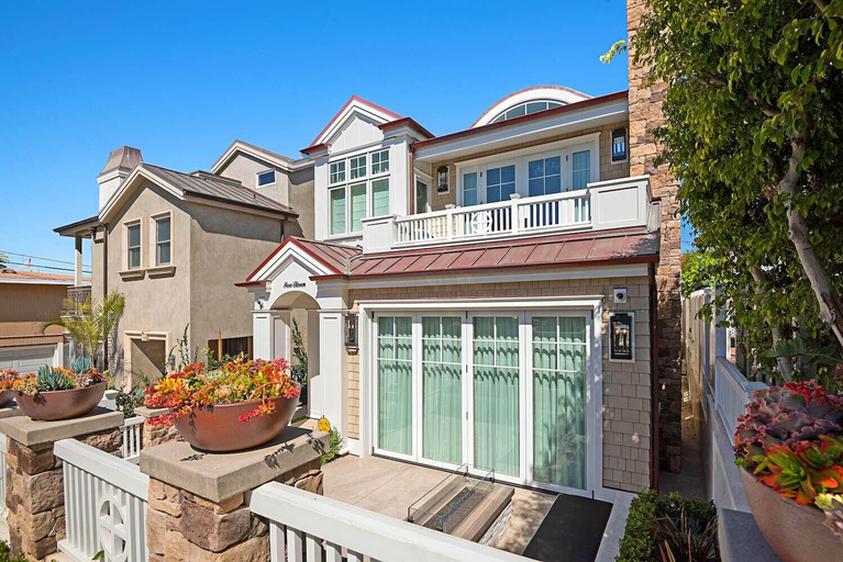 Exterior & Views 2, Dahlia Manor, Orange