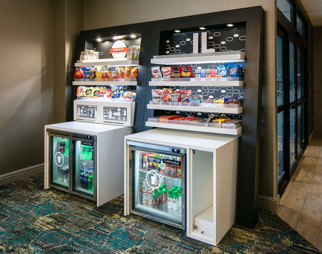 Food & Drinks 5, Hampton Inn Freeport, Stephenson
