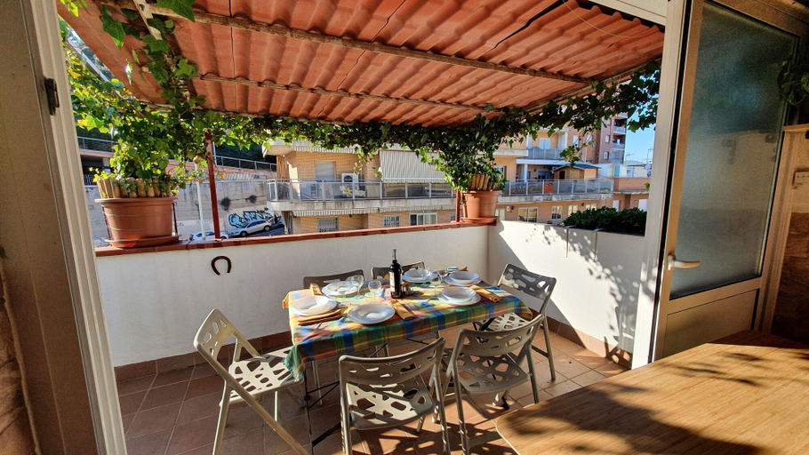 Food & Drinks 5, Attic & Terrace BBQ Park Güell BCN Metro, Barcelona