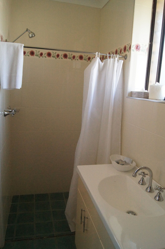 Bathroom 4, Old Maitland Inn, Maitland