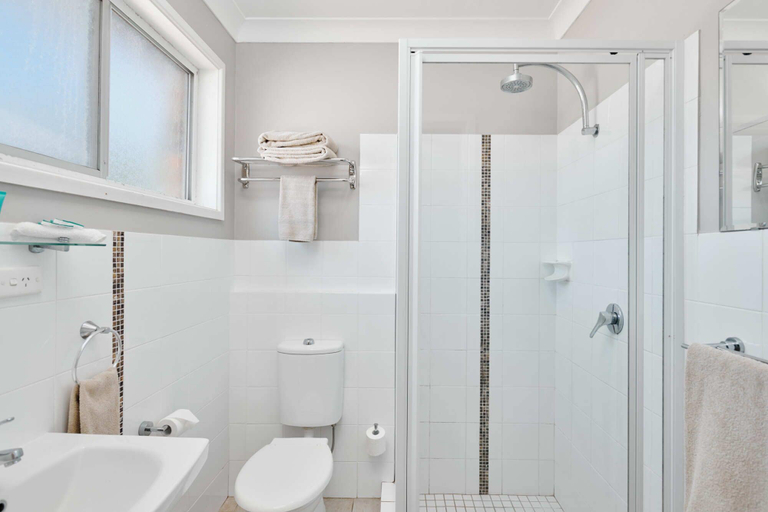 Bathroom 4, Wingham Motel, Greater Taree