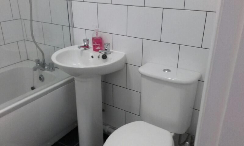 Bathroom 3, Victoria Guest Accommodation & Studio Apartments, Gwynedd
