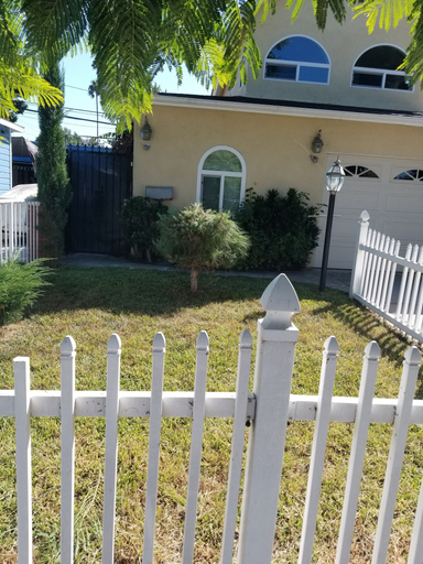 Others 5, Cynnies Home, Los Angeles