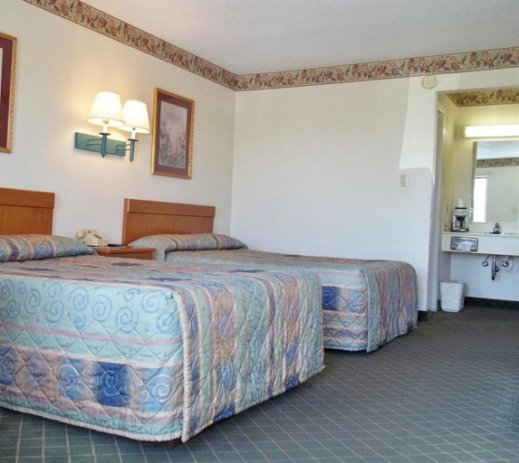 Bedroom 3, Americas Best Inn Brinkley, Monroe