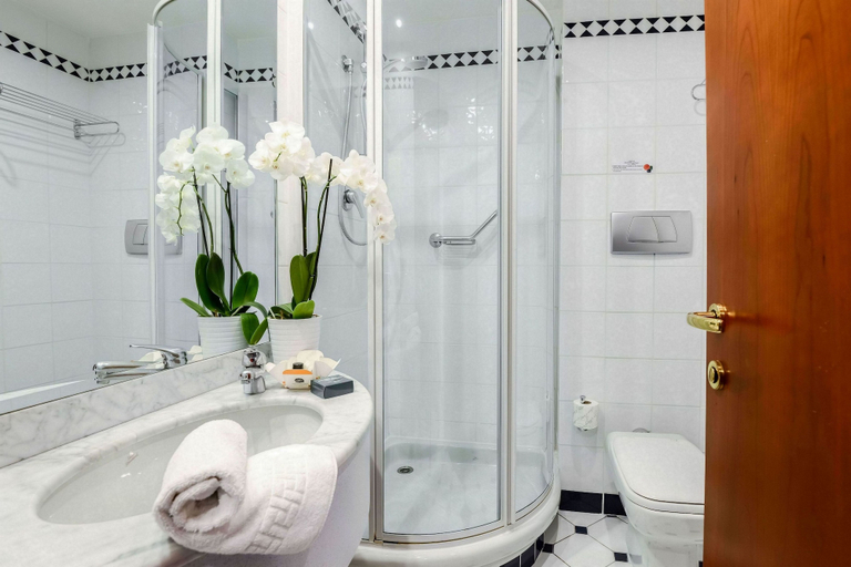 Bathroom 5, Hotel Bologna Airport, Bologna