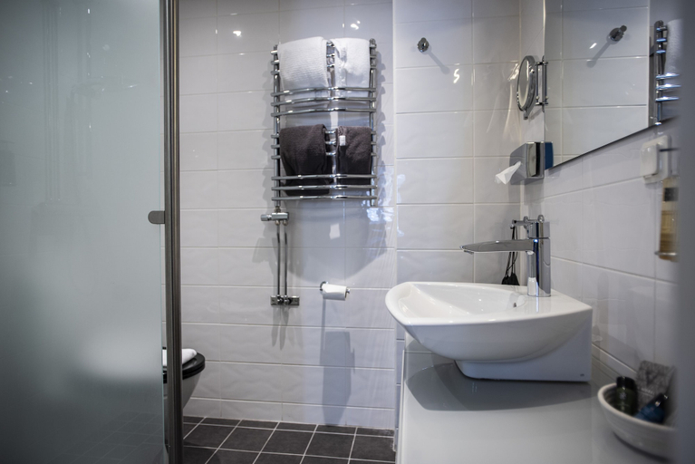 Bathroom 4, V Hotel Helsingborg, BW Premier Collection, Helsingborg