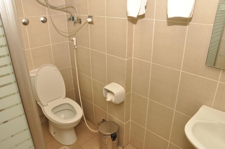 Bathroom 4, Kaleb Hotel, Addis Abeba