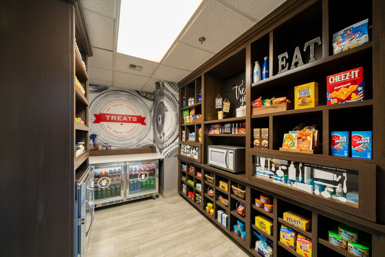 Food & Drinks 5, Hampton Inn & Suites Modesto-Salida, Stanislaus
