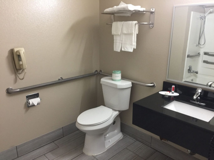 Bathroom 4, Super 8 by Wyndham Mayfield, Graves