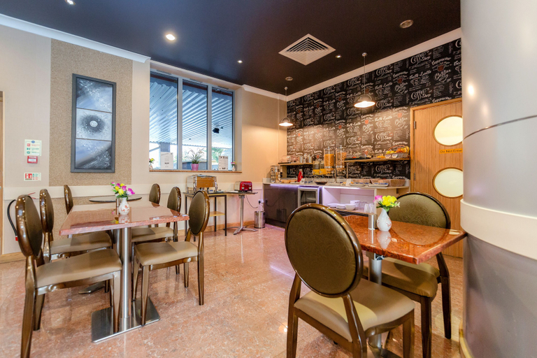 Food & Drinks 5, Eurotraveller Hotel-Premier Harrow, London