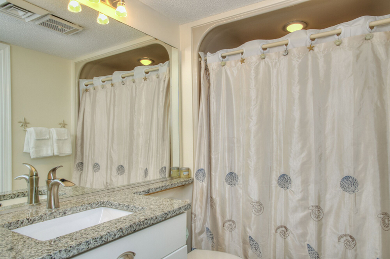 Bathroom, Ocean Forest Plaza by Palmetto Vacation Rental, Horry