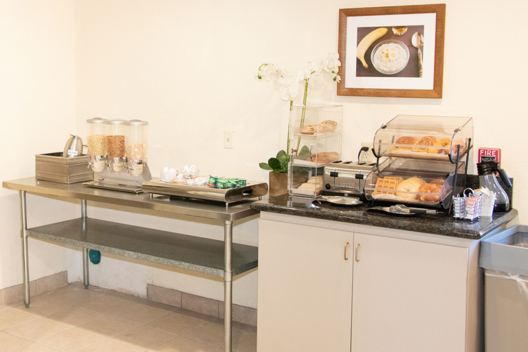 Food & Drinks 5, Microtel Inn & Suites by Wyndham Lodi/North Stockton, San Joaquin