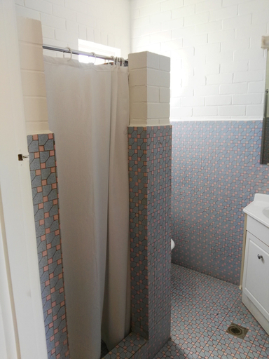 Bathroom 4, Gladstone Motel, Gladstone