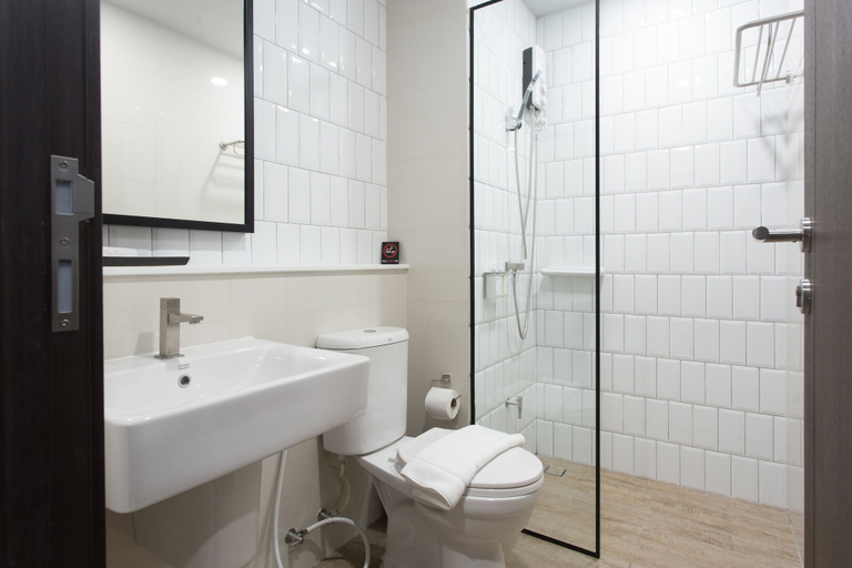 Bathroom 5, The Journey Hotel Bangna, Bang Phli