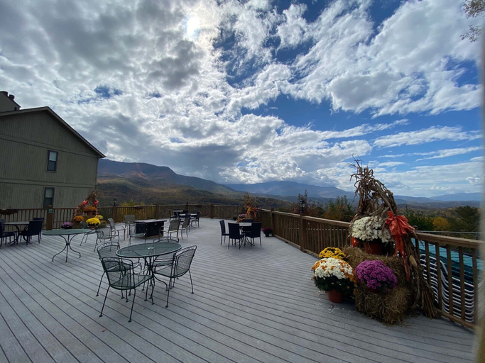 Food & Drinks, Modern Mountain Escape, Sevier