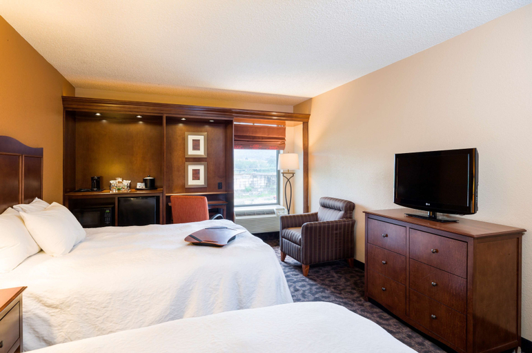 Bedroom 4, Hampton Inn Danville, Montour