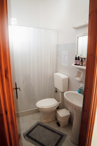 Bathroom 3, Yiannis Apartments, South Aegean