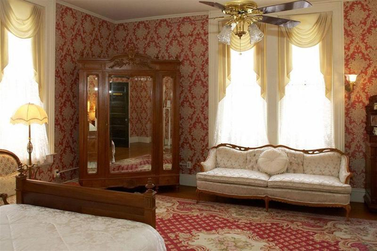 Bedroom 3, Vrooman Mansion Bloomington, McLean