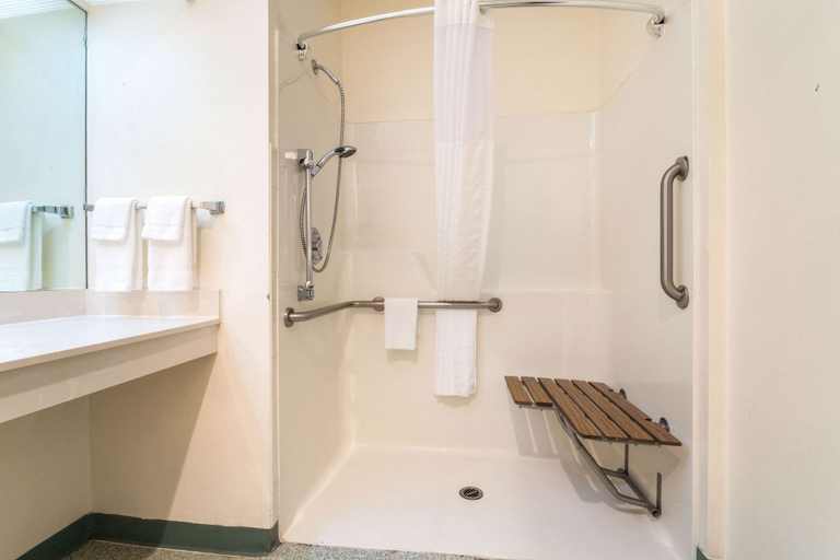 Bathroom 4, Quality Inn & Suites Bainbridge Island, Kitsap