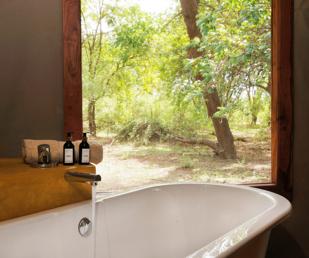 Bathroom 4, Potato Bush Camp, Luangwa