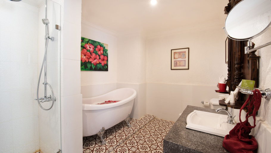 Bathroom 5, Mane Colonial Classic, Siem Reap