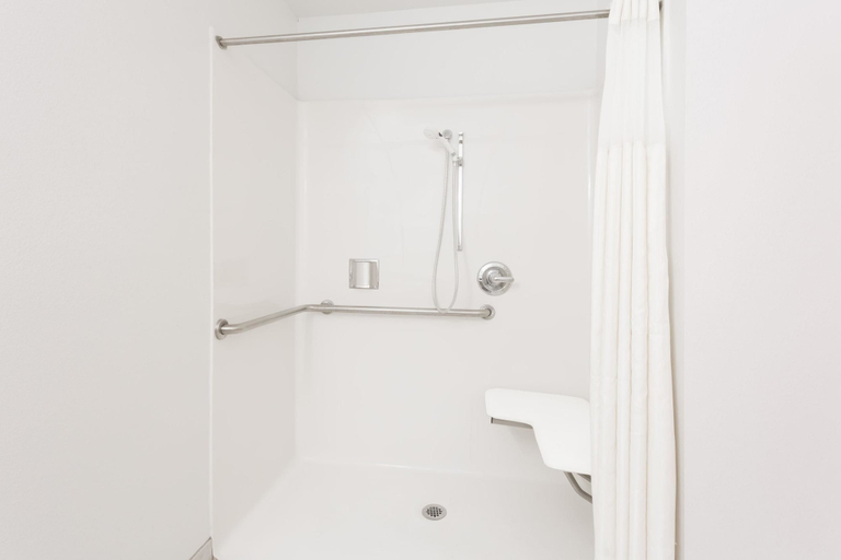 Bathroom 5, Super 8 by Wyndham Cloverdale Wine Country, Sonoma