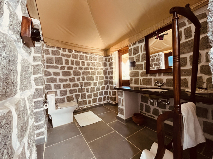 Bathroom 4, Dera Jawai, Pali