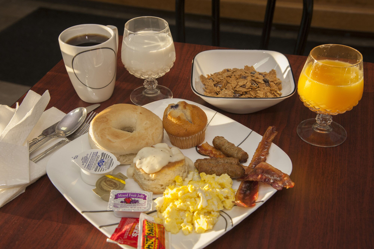 Food & Drinks 5, Days Inn & Suites by Wyndham Laredo, Webb