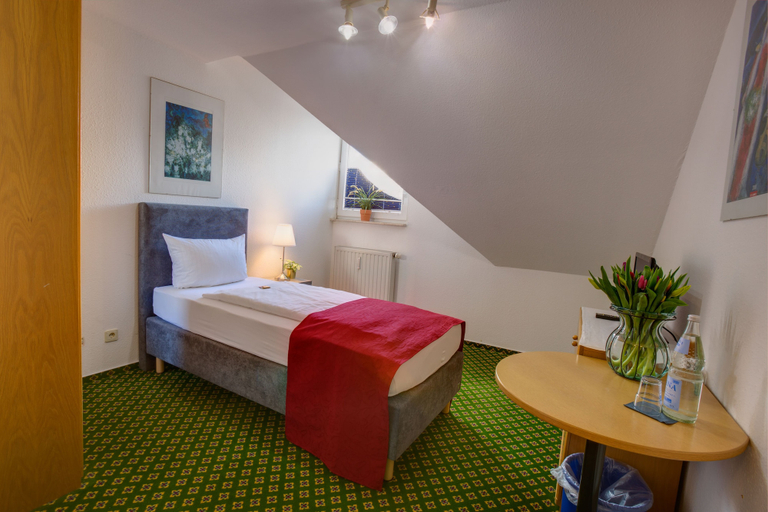 Bedroom 3, Hotel Leo Mühlhausen, Rhein-Neckar-Kreis