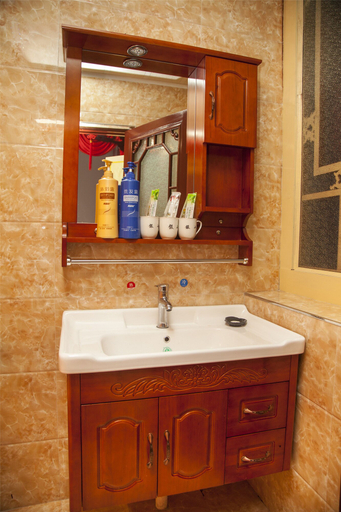 Bathroom 5, Pingyao Ji Family Courtyard Inn, Jinzhong