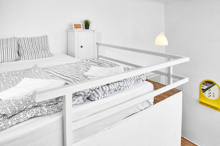 Bedroom 2, Legendary Ernesto II, Budapesti