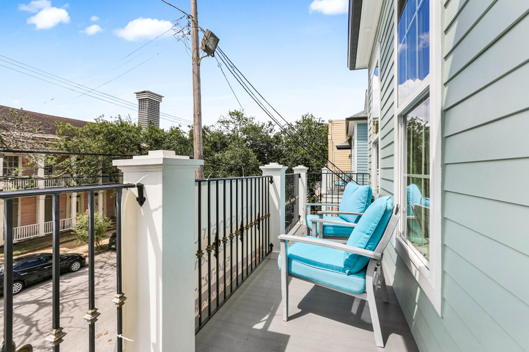 Others 5, Modern 4 BR Condo with Balcony & Pool - Near FQ, Orleans