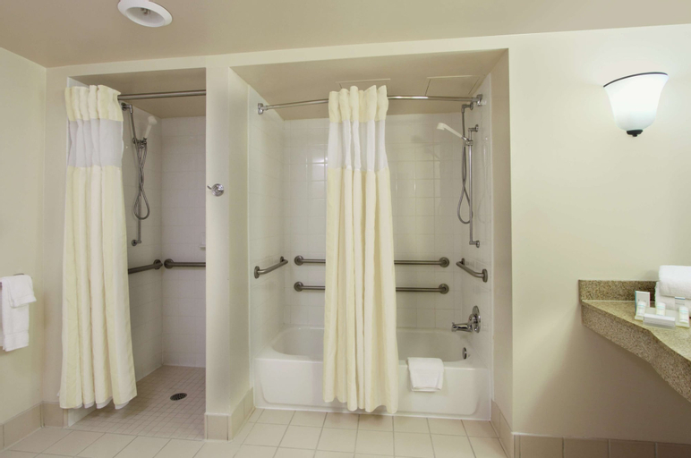 Bedroom 4, Hilton Garden Inn Chesapeake/Greenbrier, Chesapeake