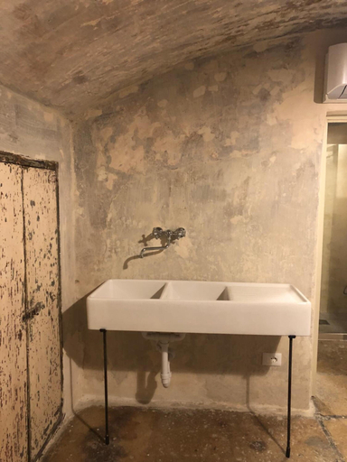 Bathroom 5, Il Giardino della Regina, Lecce