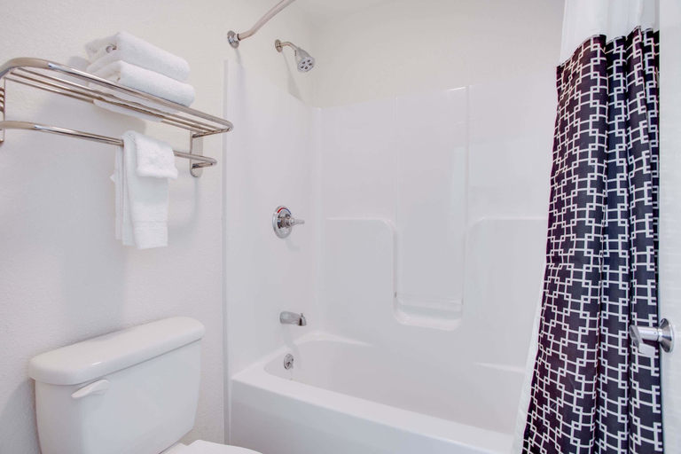 Bathroom 4, Super 8 by Wyndham Dalton, Whitfield