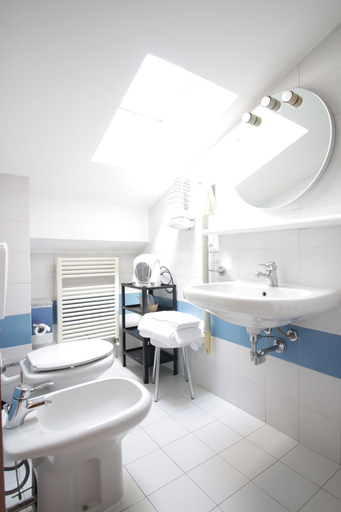 Bathroom 4, Hotel Croce di Malta, Novara