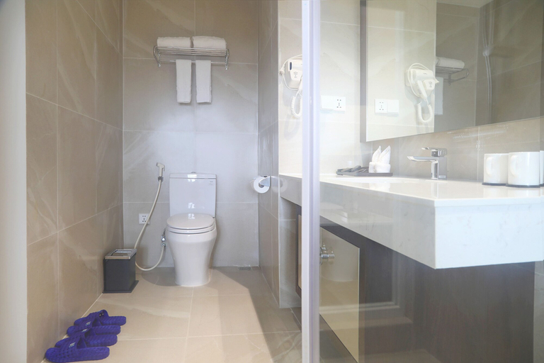 Bathroom 4, Dai Viet Hotel, Thanh Hóa City