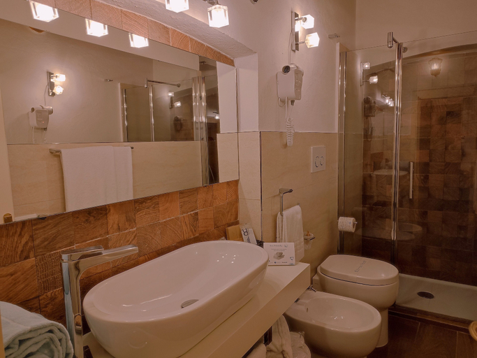 Bathroom 4, Mulino di Quercegrossa, Siena